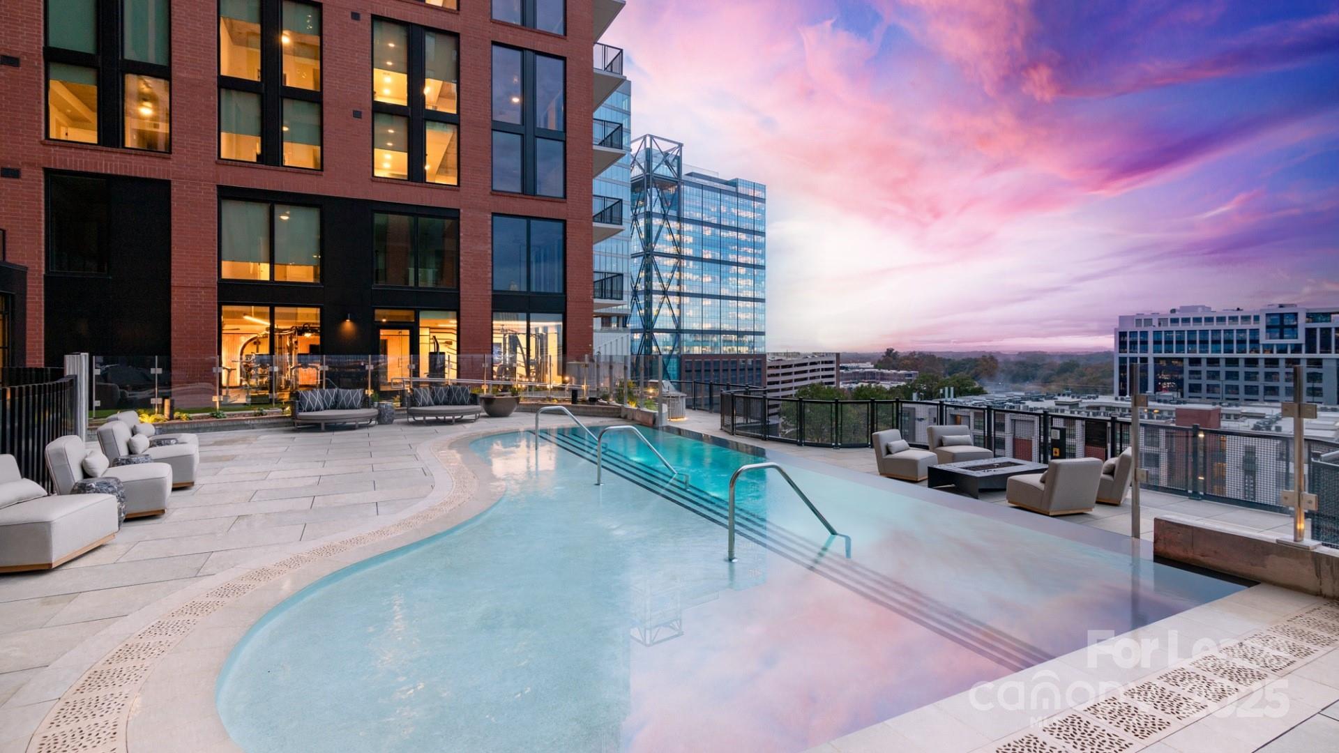Charlotte, North Carolina 28203, United States, 2 Bedrooms Bedrooms, ,3 BathroomsBathrooms,Residential,Active,1388
