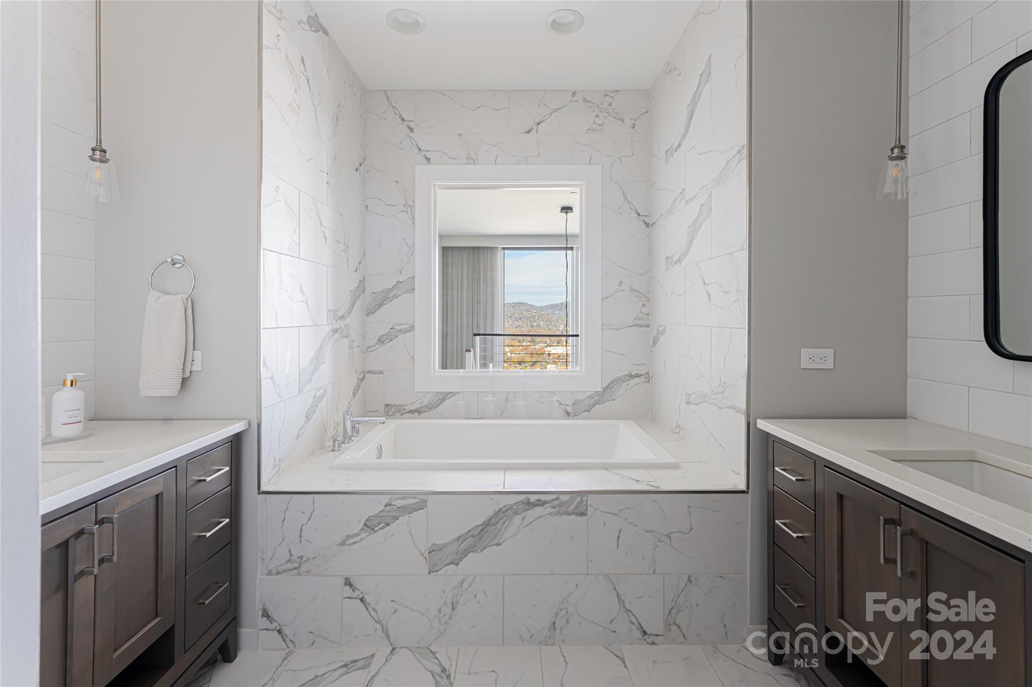 Asheville Arras Residence - Residential