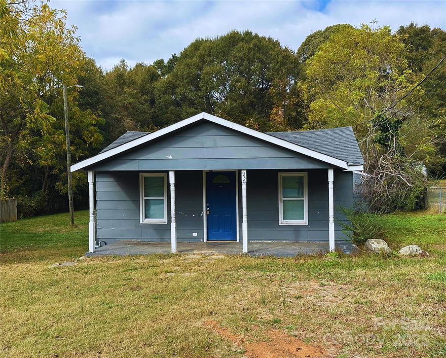 New Listing! Great for Investor. Comes with great appliance upgrades! Located in nice quiet community in Gastonia. Enjoy an open layout with plenty of natural lighting! Large front and back yard! Located near major highways for easy commute and just minutes from downtown! Don't miss out on this great new rental!