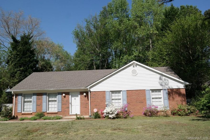 Partial brick home , 4 beds/3 full baths. Huge kitchen with eat-in area. Second kitchen and second laundry room. 
Super convenient location near shopping, dining, entertainment, and employment centers. 
Must see property. Will not last long!