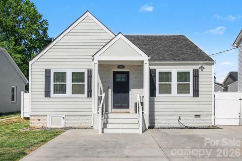 Photo of 3816 Freedom Drive, Charlotte, NC 28208 (MLS # 4376984)