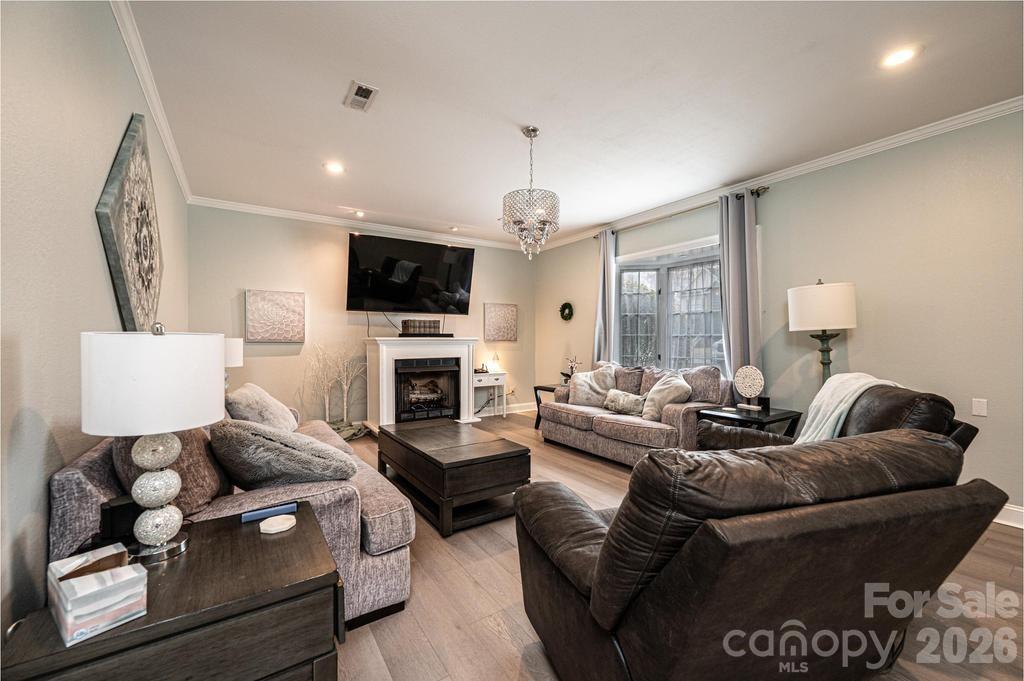 1360 Sweetbriar Lane