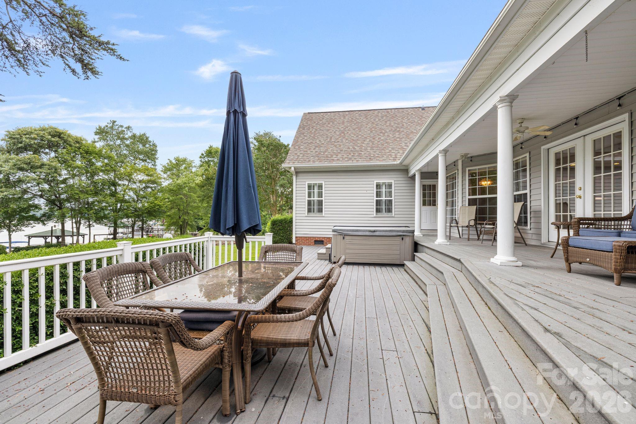 Lakepointe - Residential