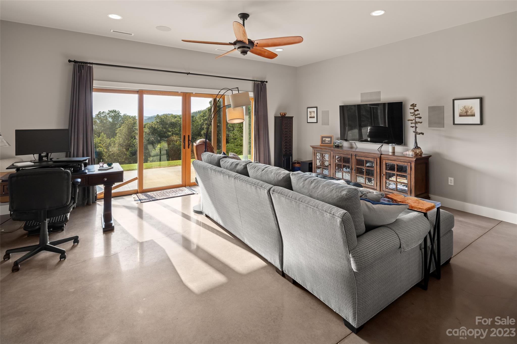 Red Tail Run - Residential