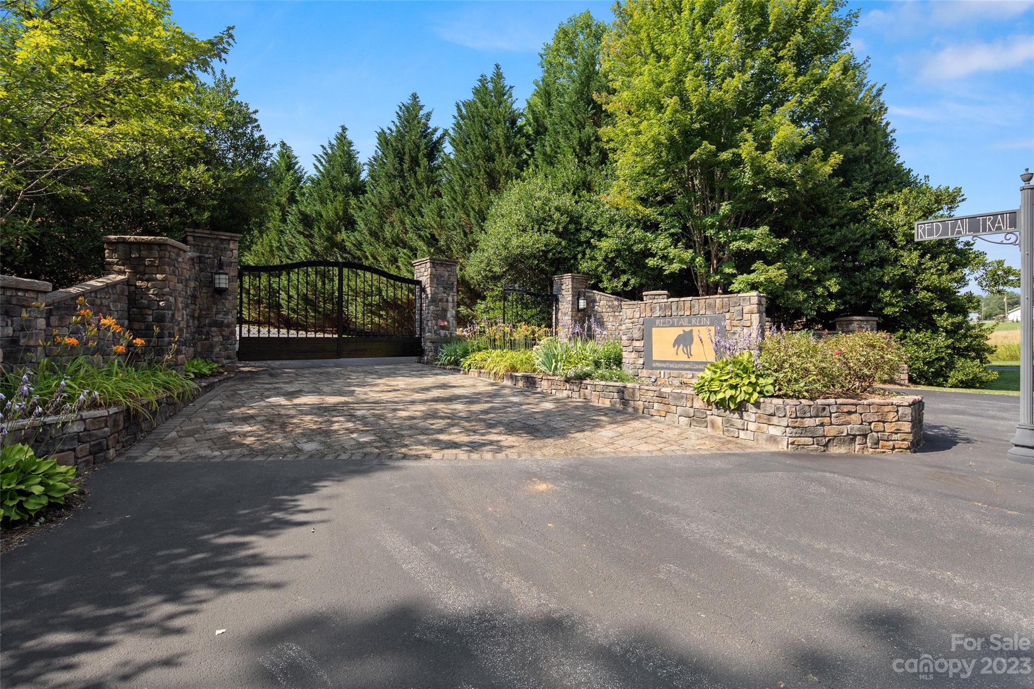 Red Tail Run - Residential