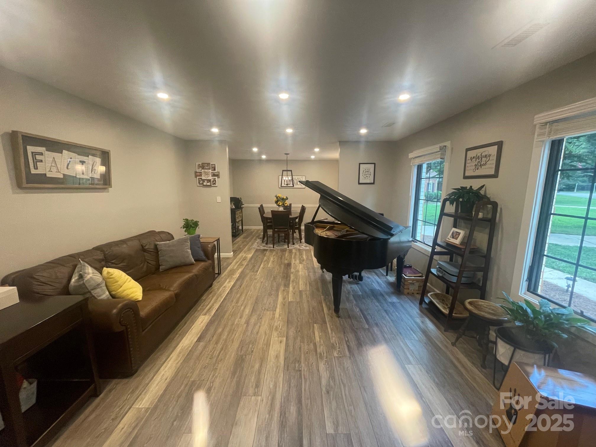 4704 Autumn Leaf Lane