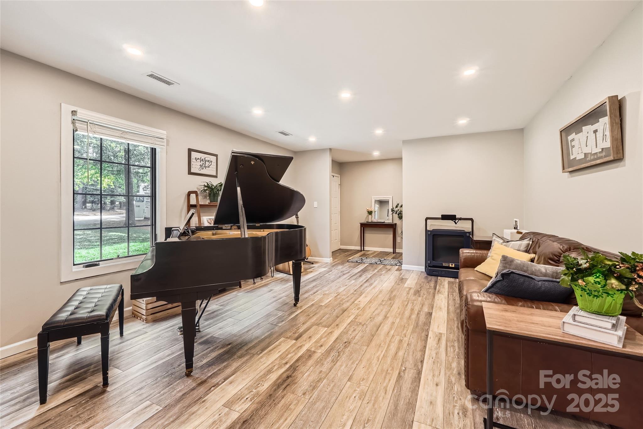 4704 Autumn Leaf Lane