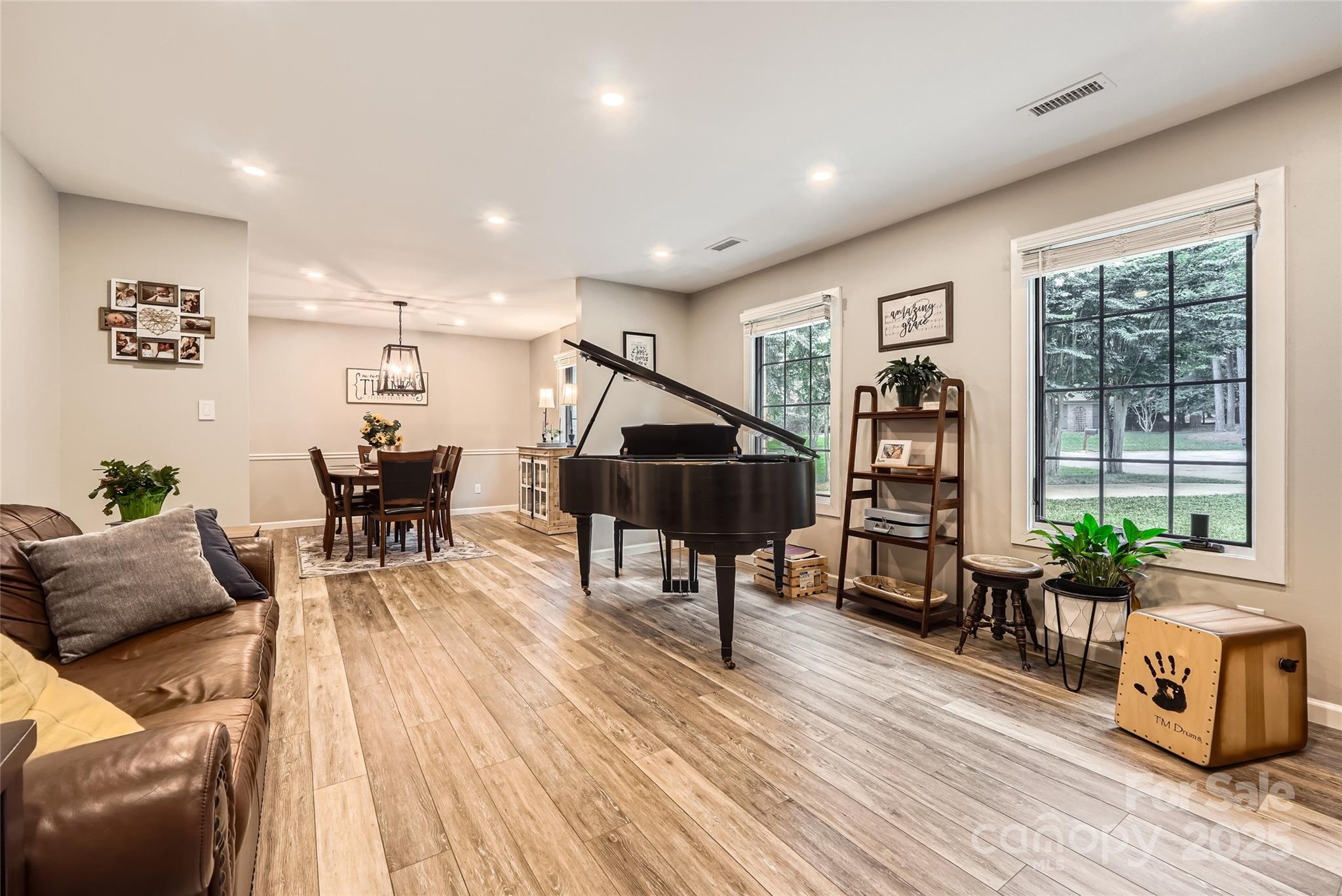 4704 Autumn Leaf Lane