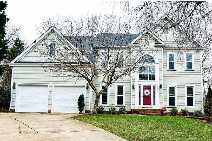 Gorgeous home in desired community. Remodeled kitchen including granite countertops and custom cabinetry, gas range, custom backsplash, hardwood floors, extended back deck perfect for entertaining, fenced yard for privacy, large flat yard. This home is a MUST SEE!!

Disclosure: Retaining wall on side of property must be re-done per the HOA. Seller will allot a monetary allowance to new buyer for repairs to the wall per quotes obtained.