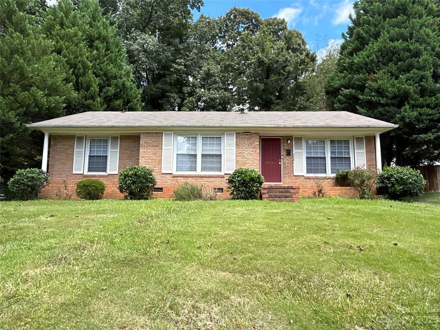 This freshly painted 3 bedroom 1.5 bath brick ranch home is ready for you!  It is convenient to wherever you need to go! The kitchen and dining areas have an open floor plan that lets you entertain while cooking.  Spacious back yard is great for moving the entertaining to after the cooking is done or for just relaxing.  Come see the rest of the house. You will love the hardwood floors and spacious bedrooms. Tenants will need to furnish their own washer and dryer. Refrigerator to be added.

Pets 35lbs and less are conditional. Lawn care and landscaping are tenant responsibility. Please note Renters Insurance is required. Pet Fee is per pet that does not exceed 35 lbs.