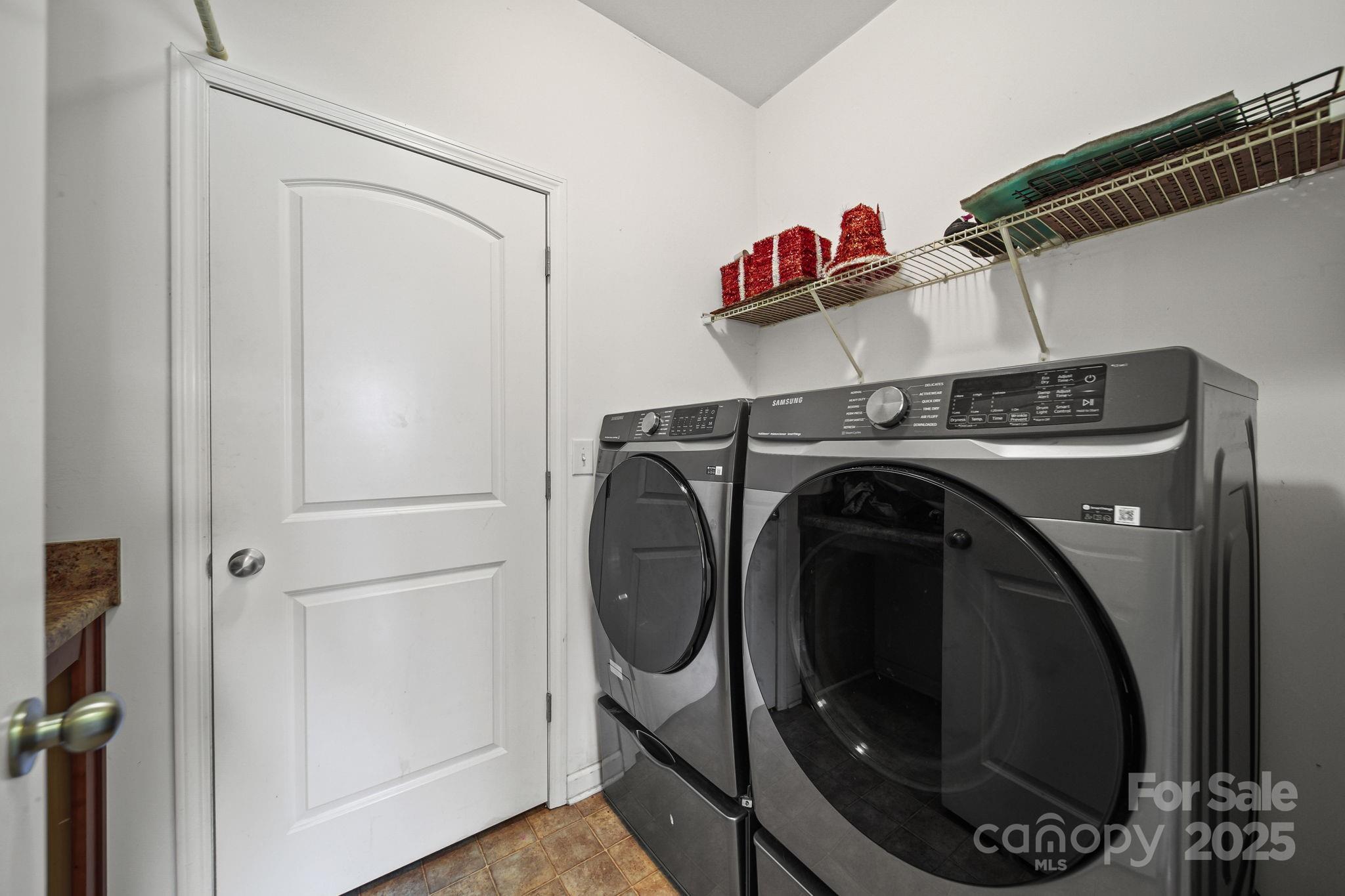 Newport Lakes - Residential