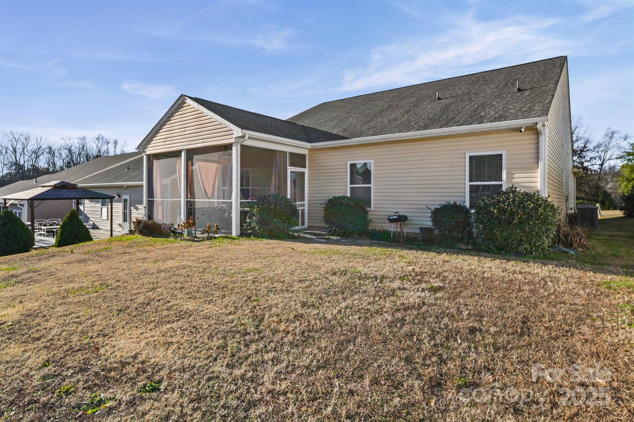 Newport Lakes - Residential