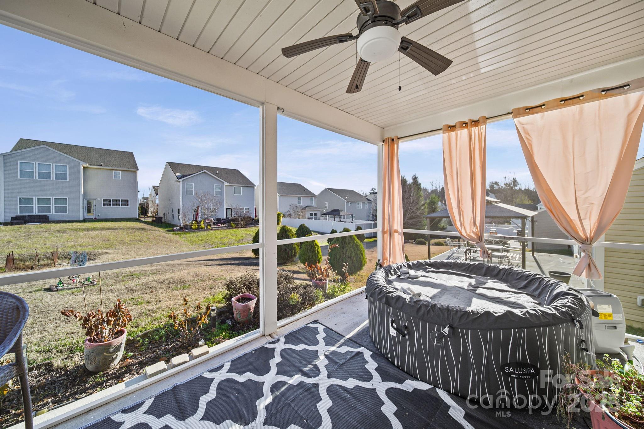 Newport Lakes - Residential