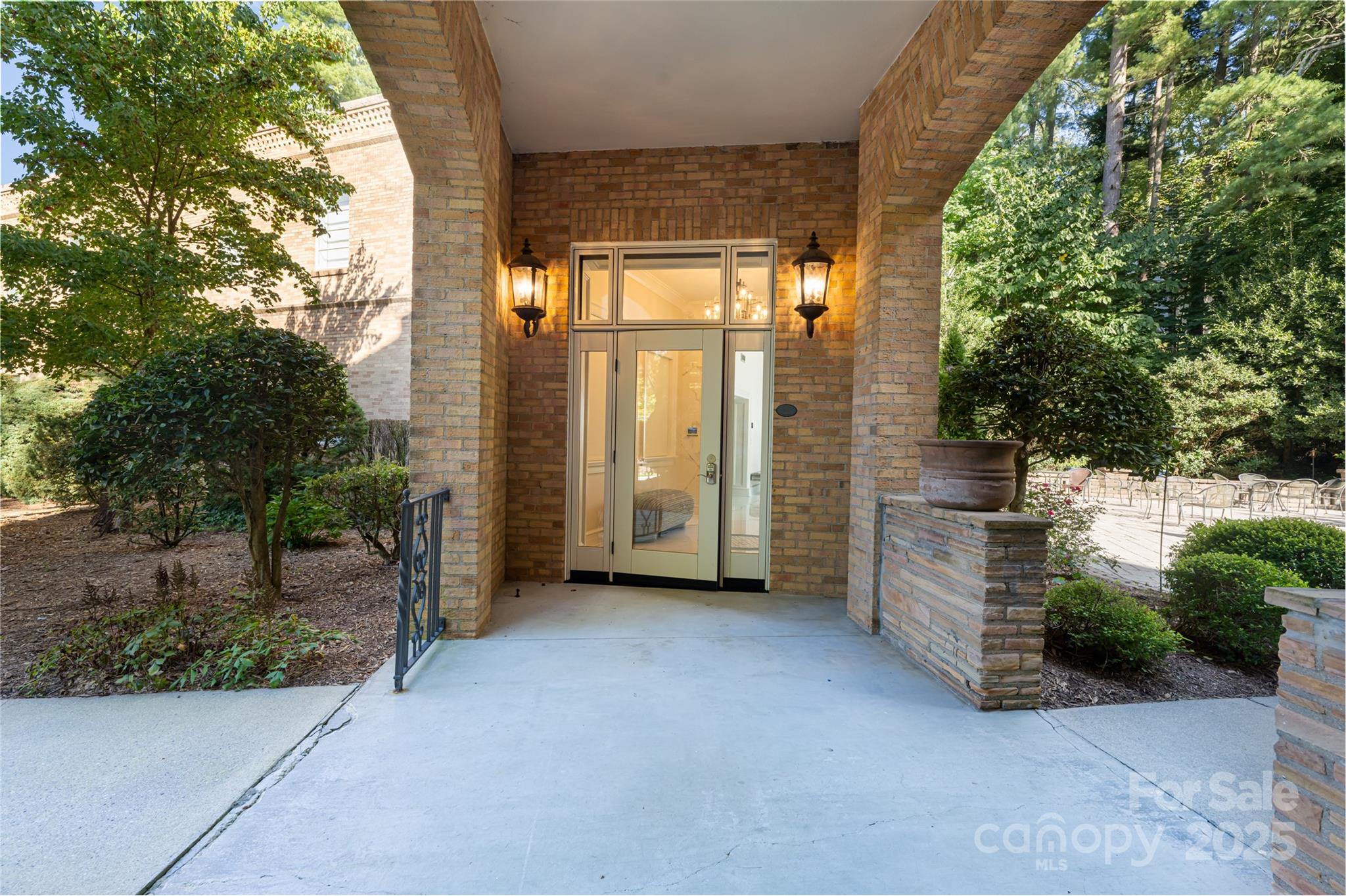 6 Village Lane B102