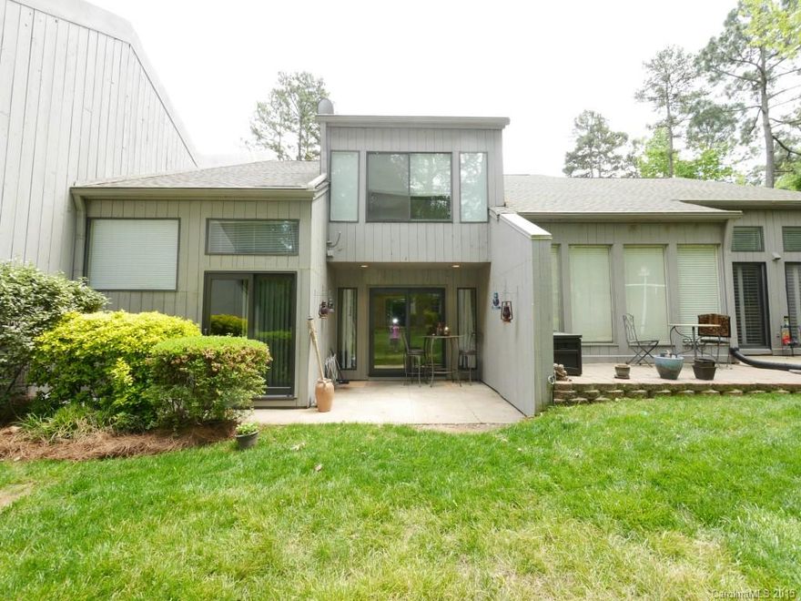 Awesome 3BR/2BA Condo in gated community. Marina, golf course, miles of walking trails, pools, and playground. Private lakeside park with sandy beach too! All of this in Clover School District.