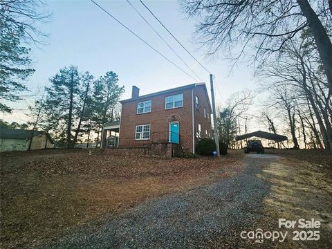 Photo of 313 Mountain Creek Road, Albemarle, NC 28001 (MLS # 4328915)