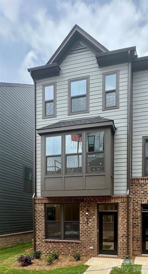 Photo of 5021 Chinook Lane, Charlotte, NC 28217 (MLS # 4399275)