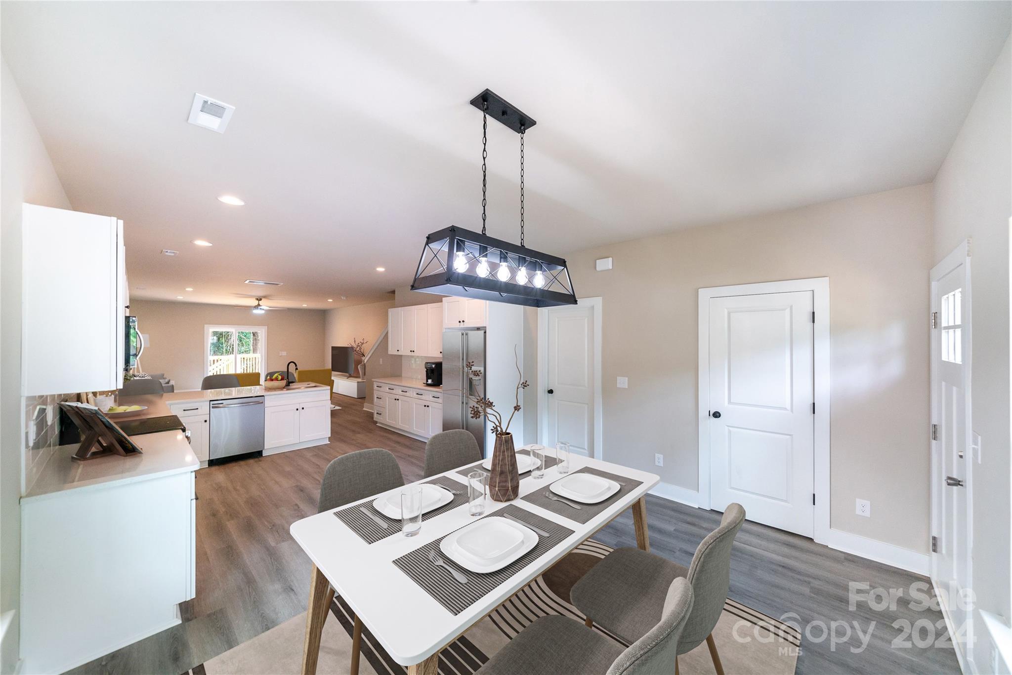 Charlotte, North Carolina 28217, United States, 6 Bedrooms Bedrooms, ,5 BathroomsBathrooms,Residential,Active,30811