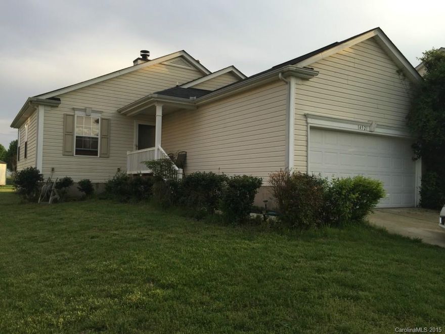 Nice 2 car ranch home in Steele Creek! Near Rivergate and Tanger Outlet.