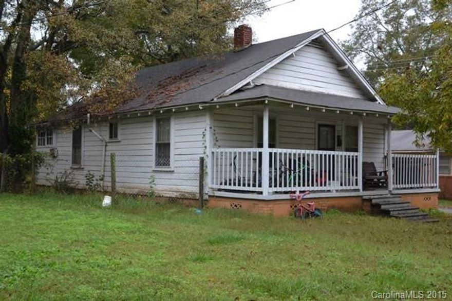 Cute 2B/1Ba. Forced gas heat. Great investment property. Rental income is $550 a month.