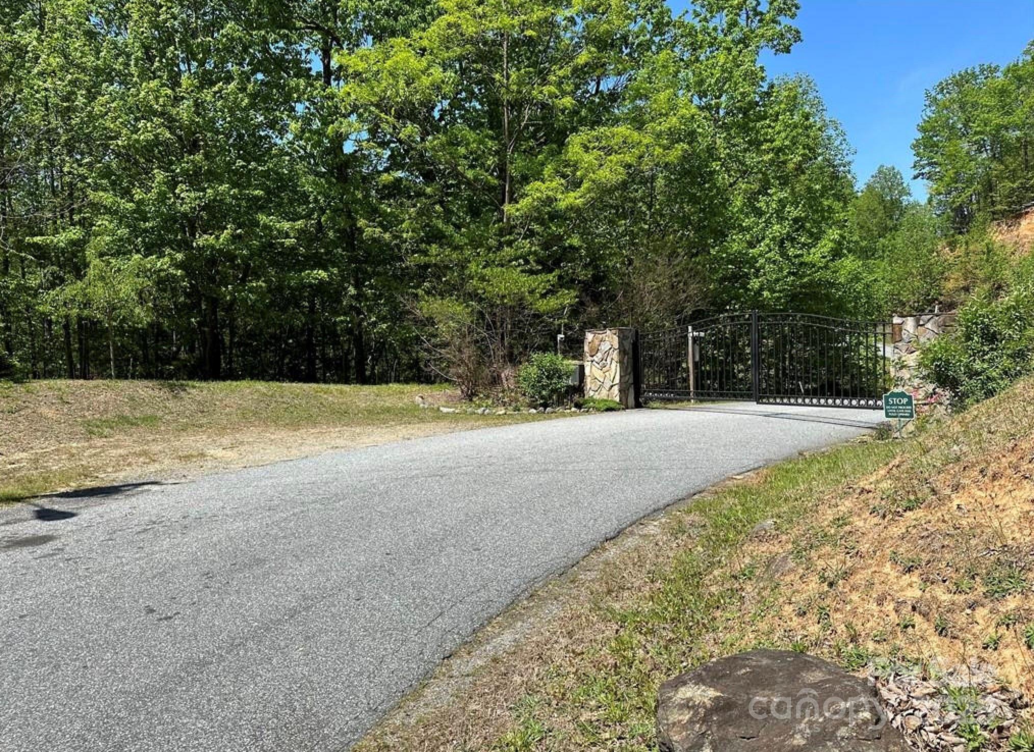 Majestic Mountain - Land