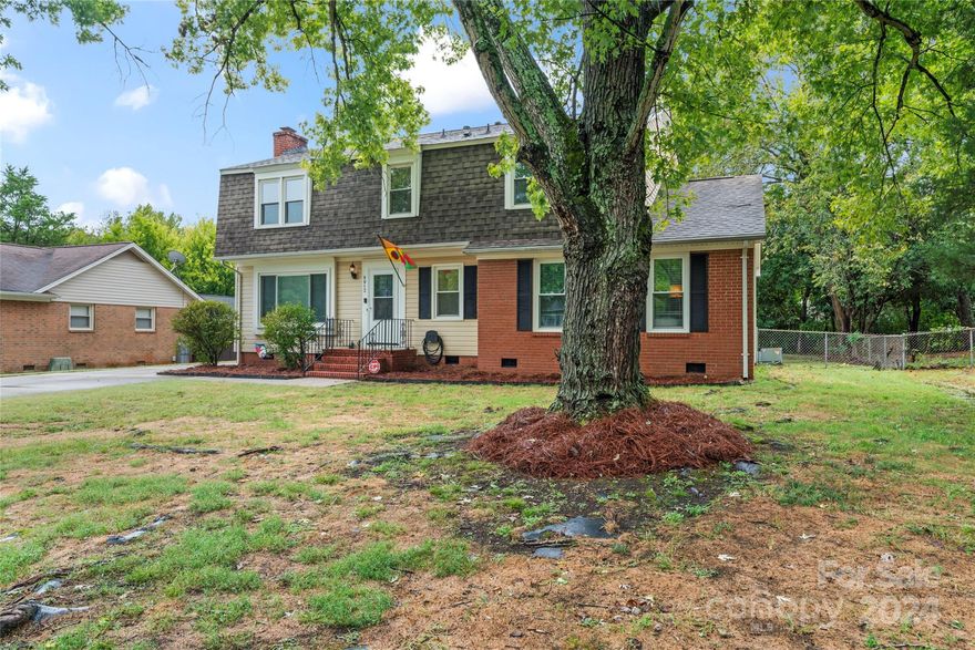 This classically designed and well maintained 4 bedroom 2 1/2 bath home is located on an oversized homesite in a fantastic location with no HOA!  You’ll find lots of natural sunlight and an open floorpan built for entertaining!  Spacious kitchen with island and lots plenty of cabinetry featuring stainless steel appliances attached to a large dining room.  Upstairs you find the owner’s suite and 3 other great sized bedrooms.  Stunning oversized covered deck and fenced in yard on .29 acres!  Detached 2 car garage/workshop with tons of additional storage.  Conveniently located- just minutes from Atrium Health Pineville Hospital, downtown Pineville, McAlpine and McCullen Creek Greenways, restaurants, shops, right off of Park Road and 485 for a quick commute to Uptown, Ballantyne, or CLT Airport.