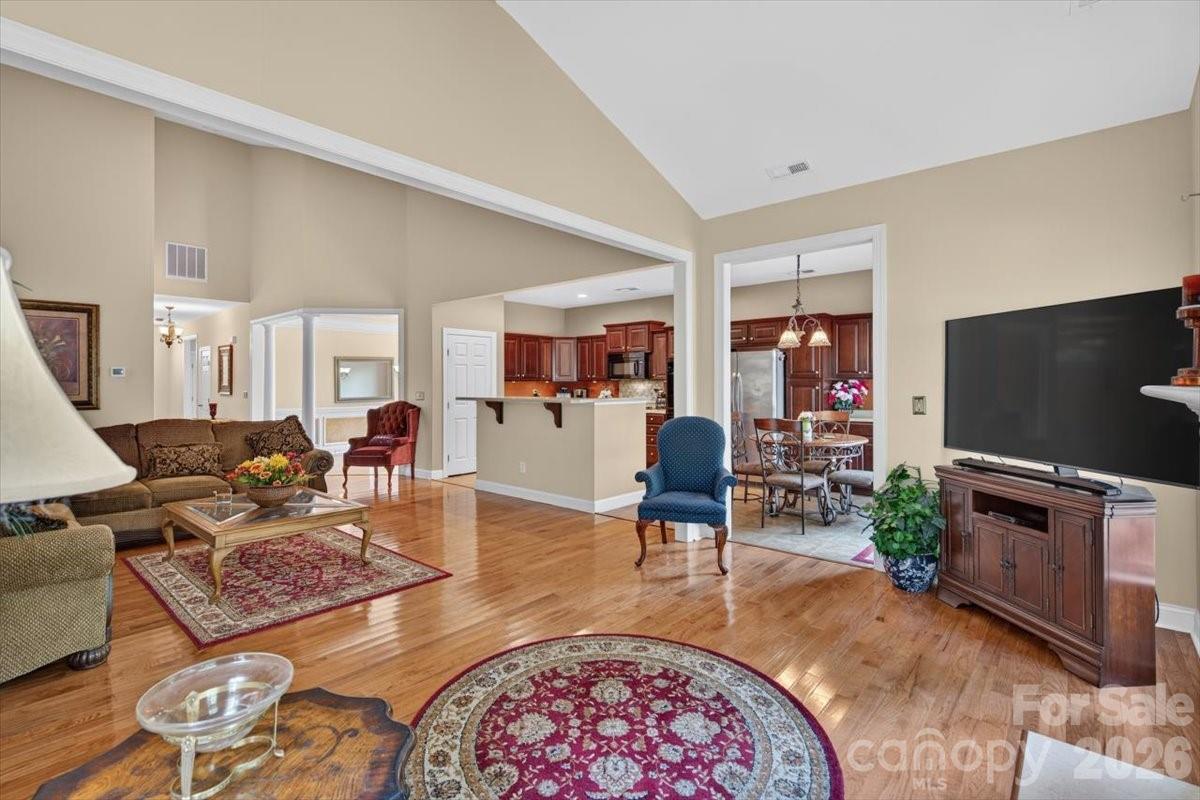 1273 Winged Foot Drive