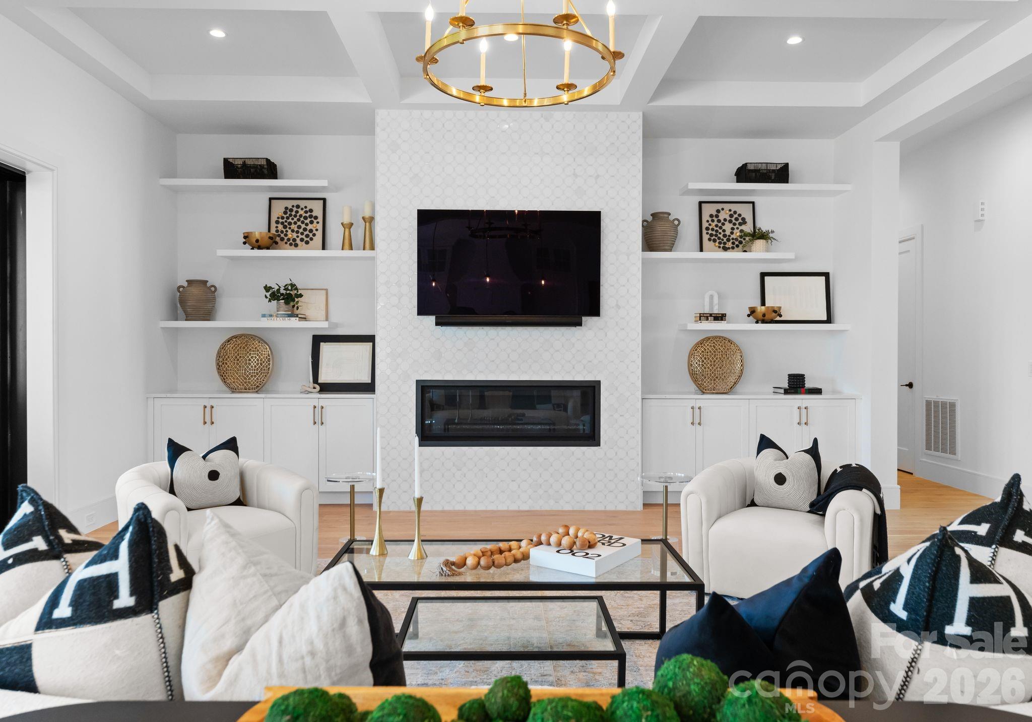 TWIN LAKES - Residential