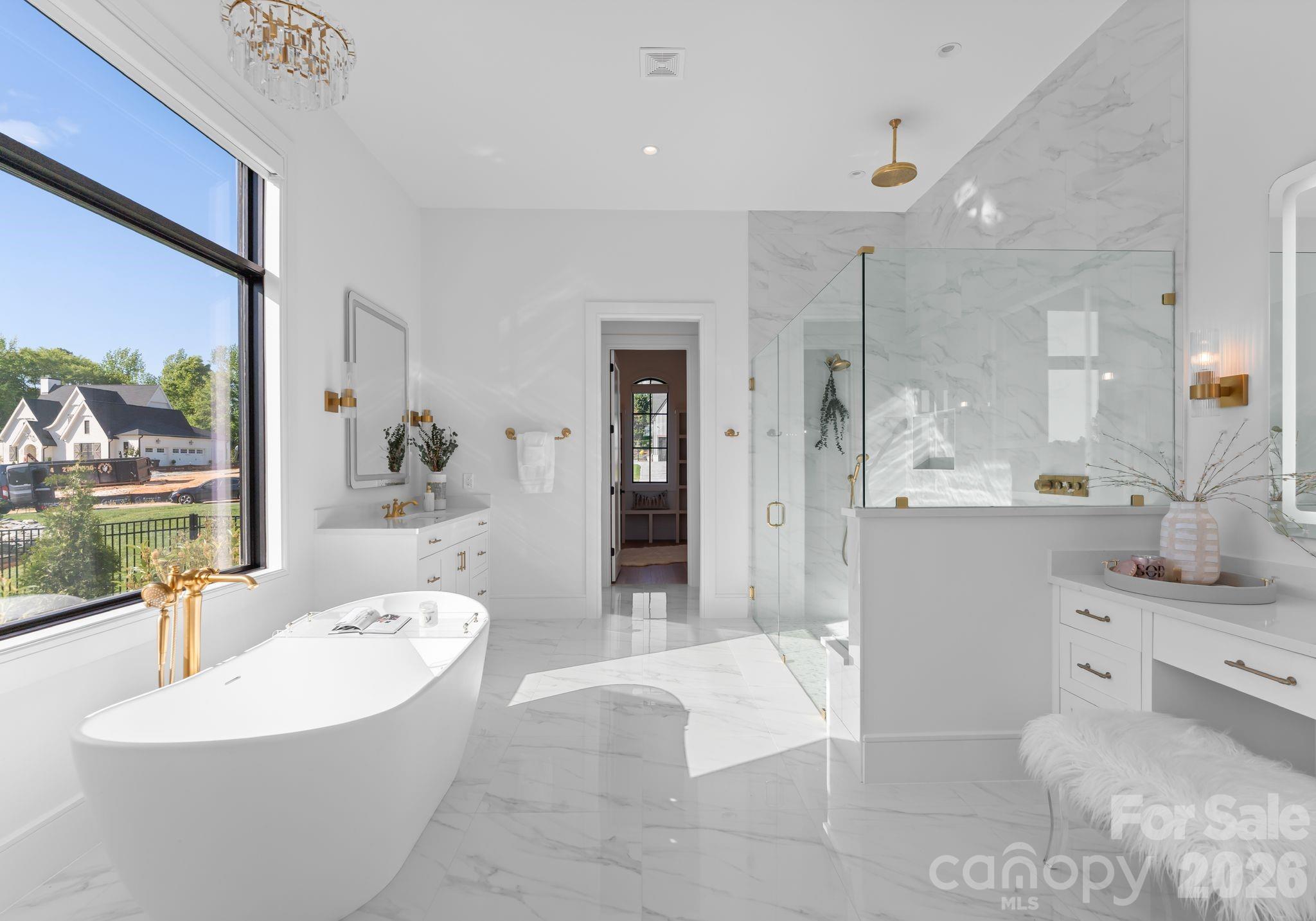 TWIN LAKES - Residential