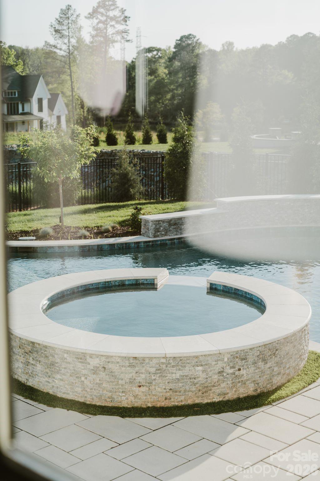 TWIN LAKES - Residential