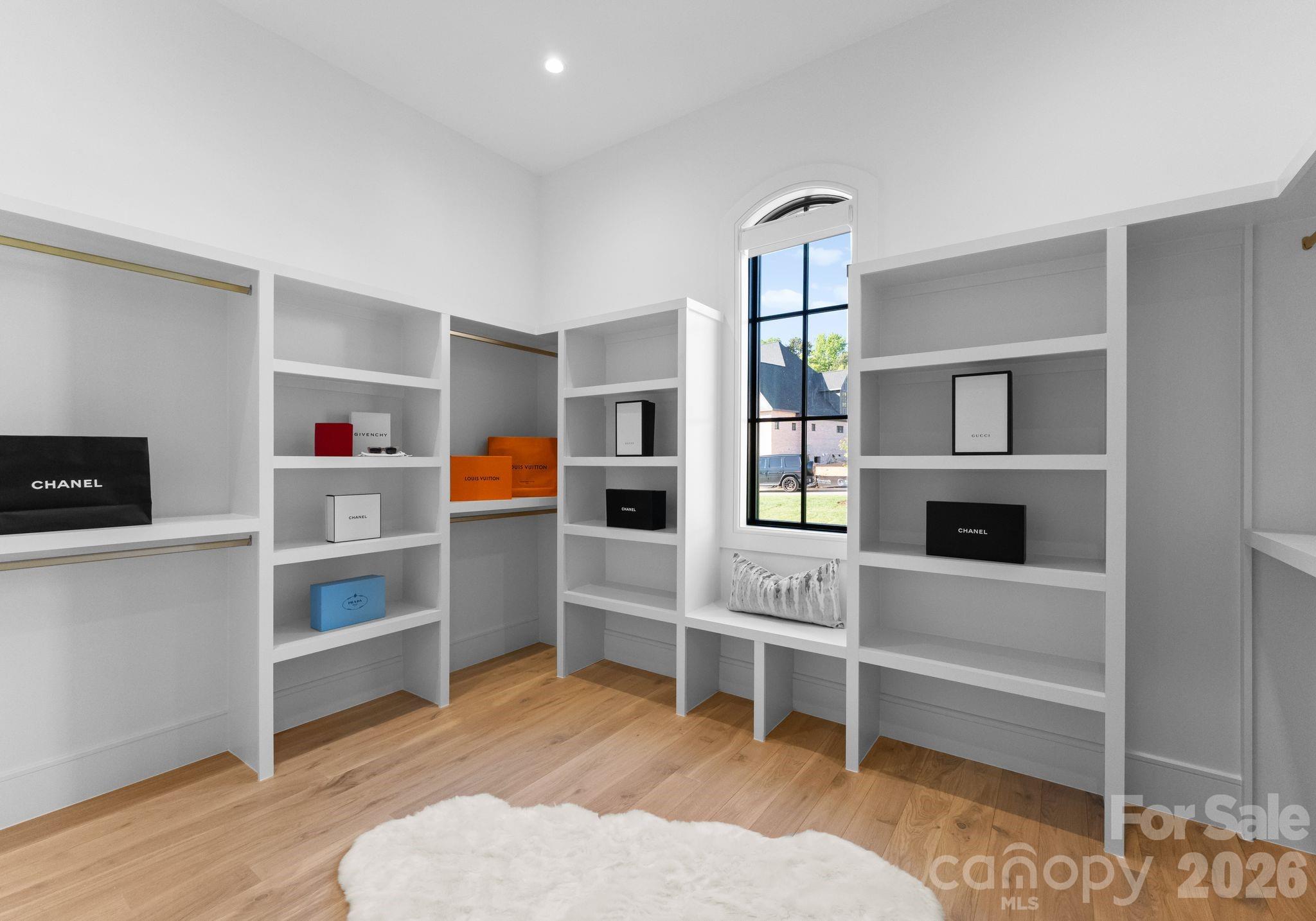 TWIN LAKES - Residential