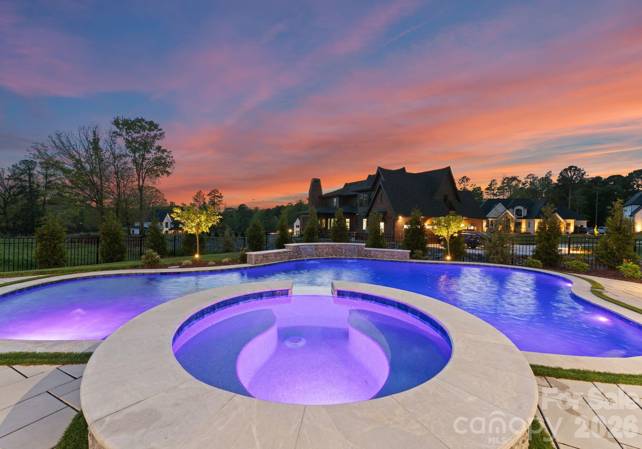 TWIN LAKES - Residential