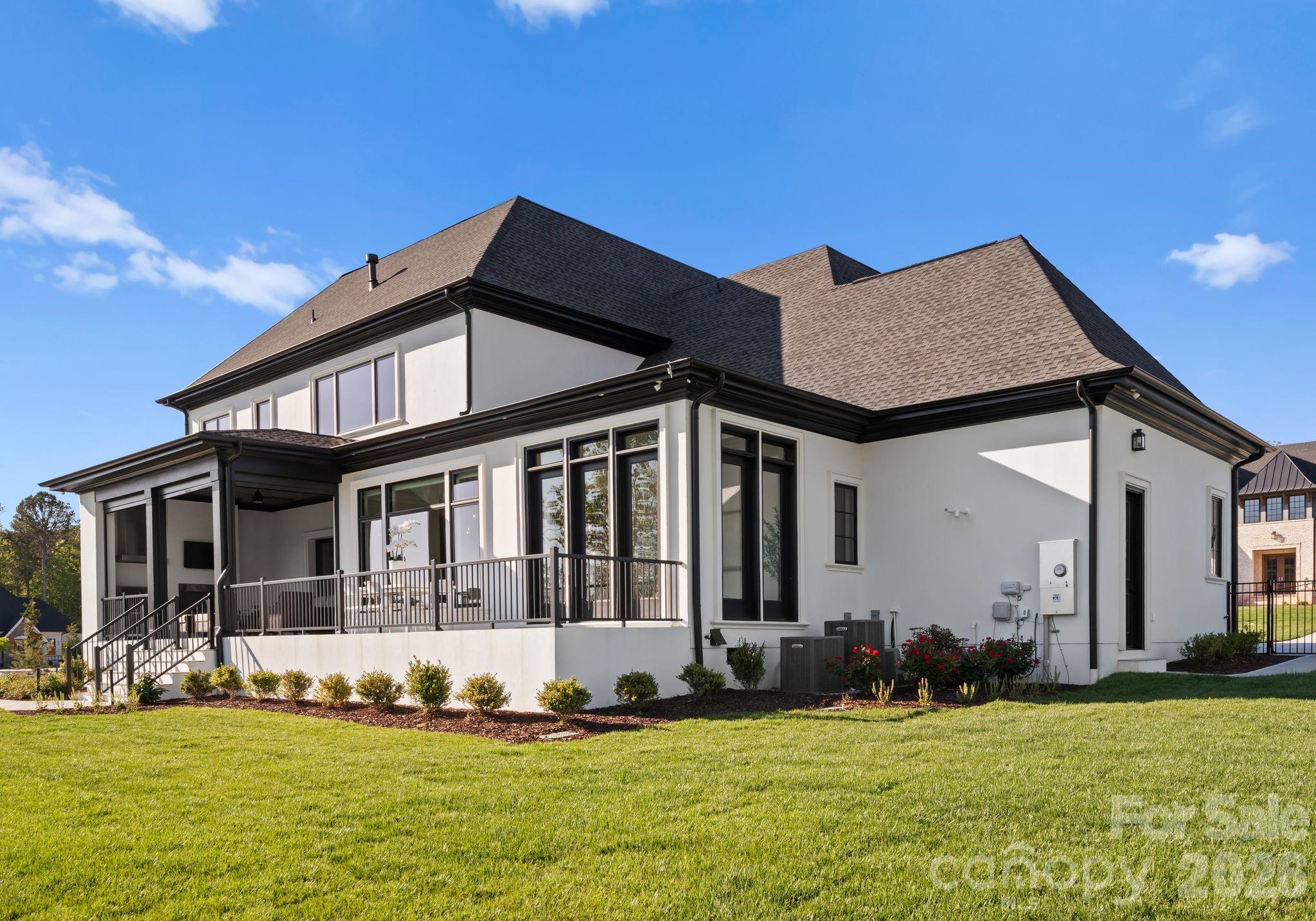 TWIN LAKES - Residential