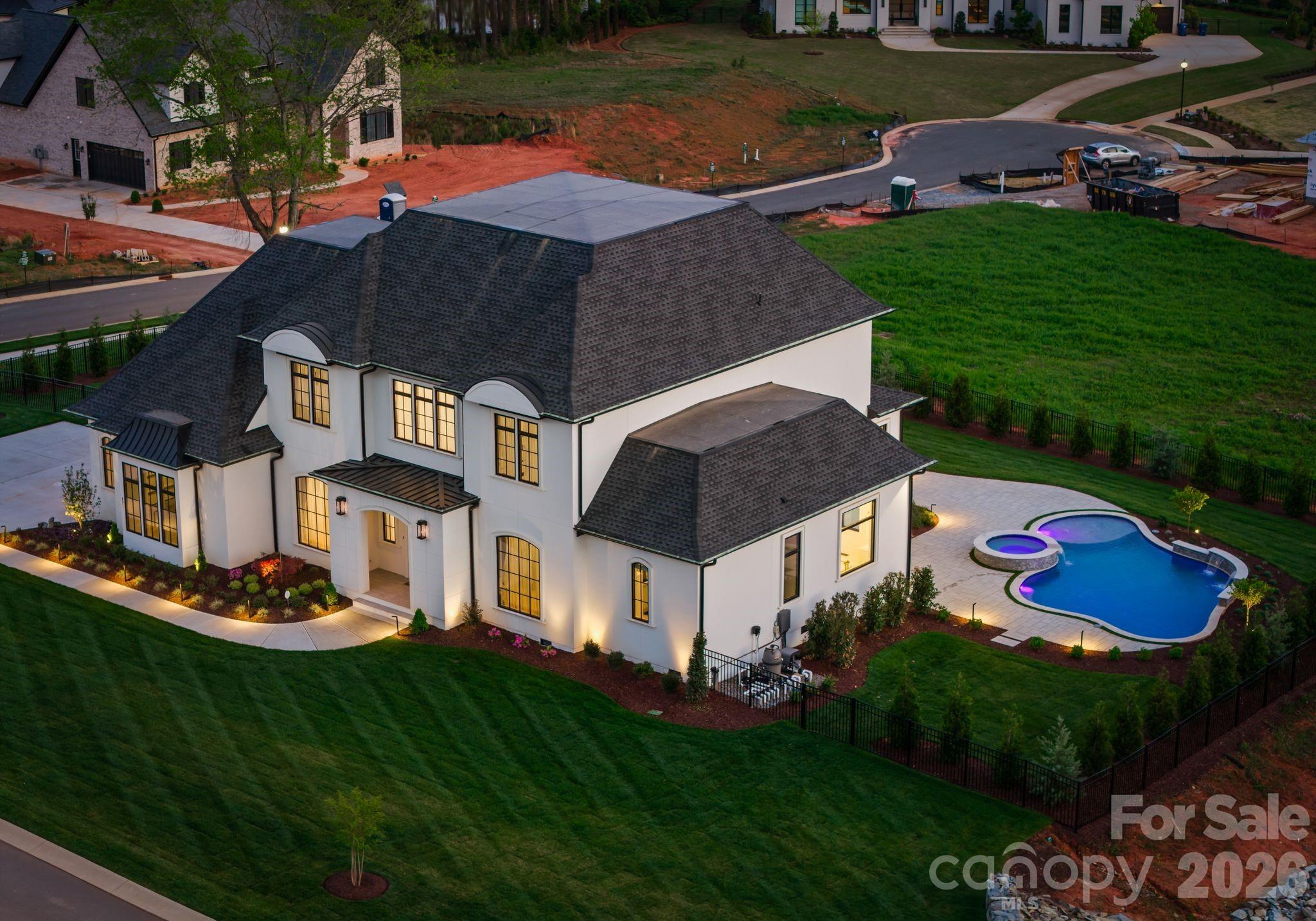 TWIN LAKES - Residential