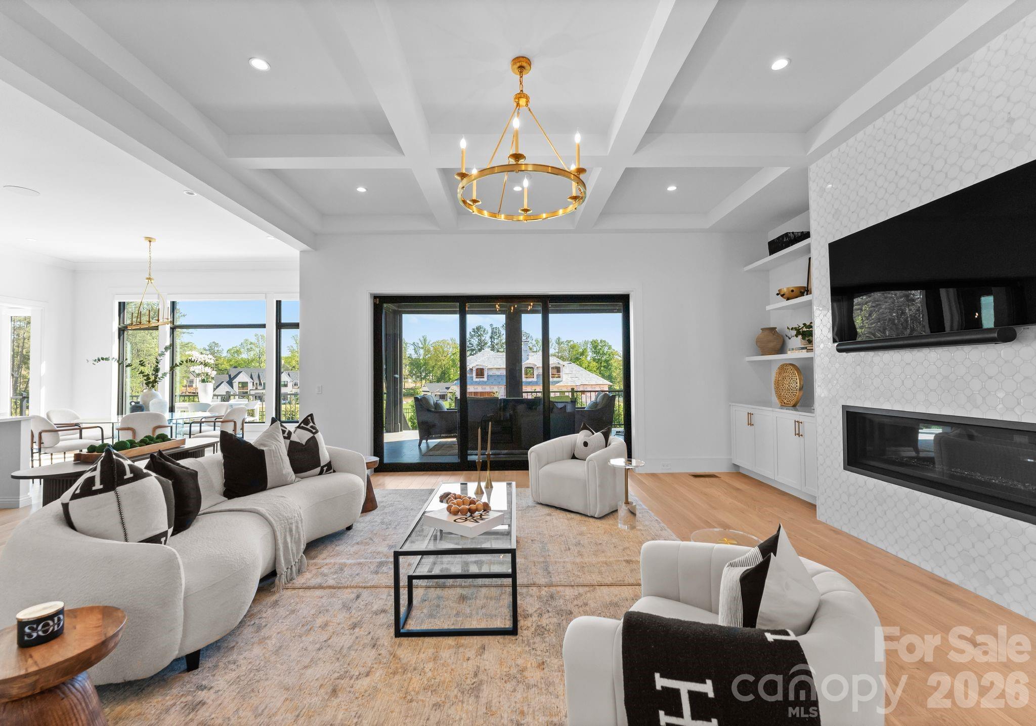TWIN LAKES - Residential