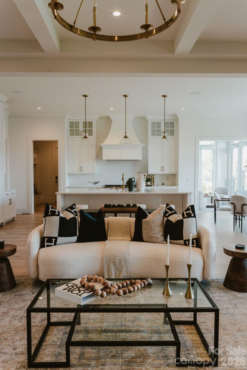 TWIN LAKES - Residential