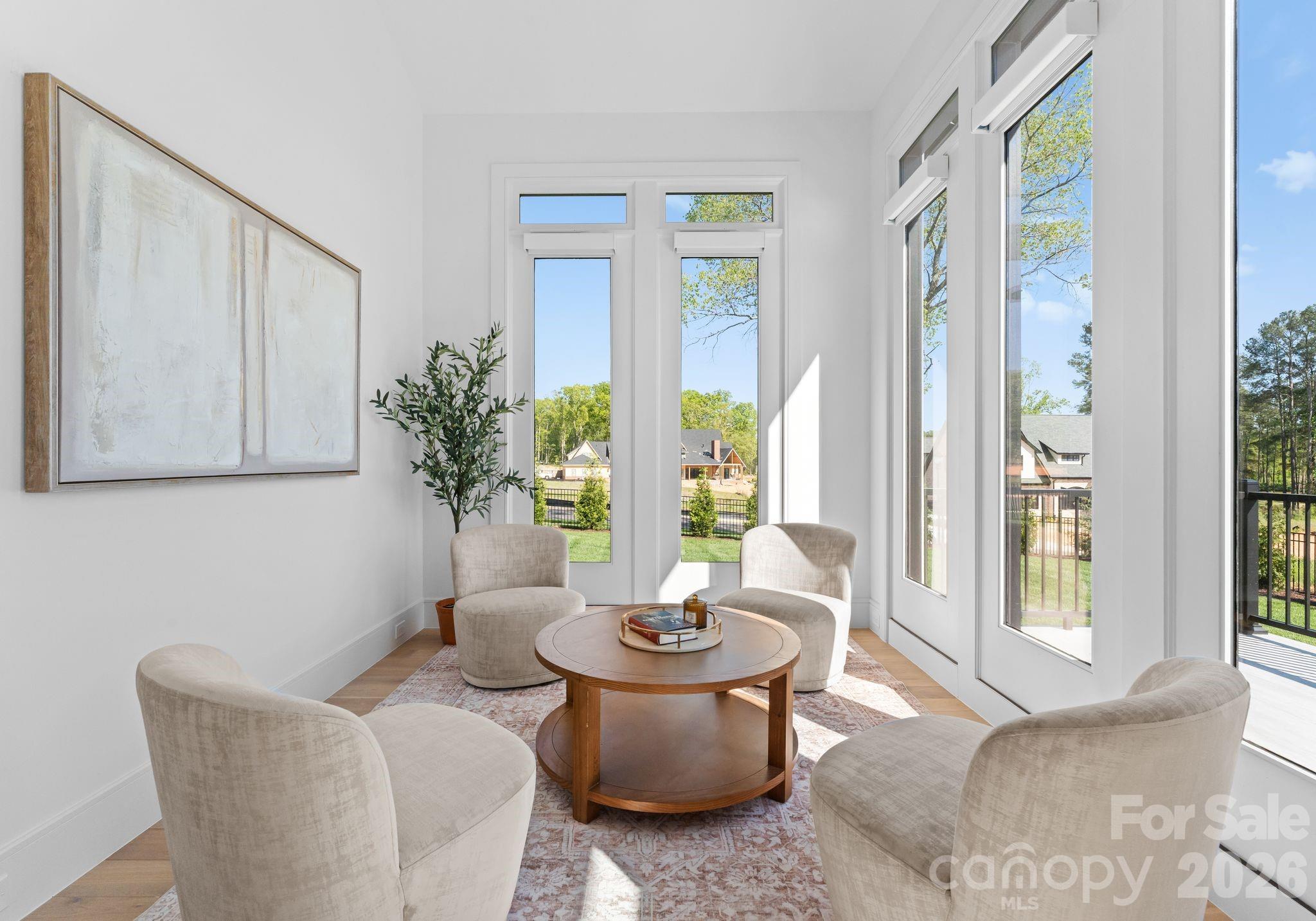 TWIN LAKES - Residential