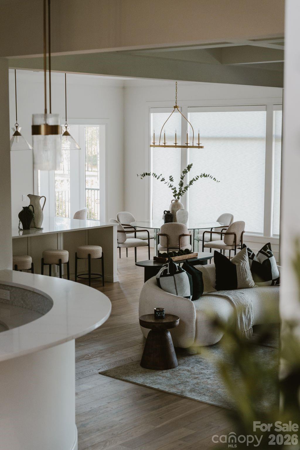 TWIN LAKES - Residential