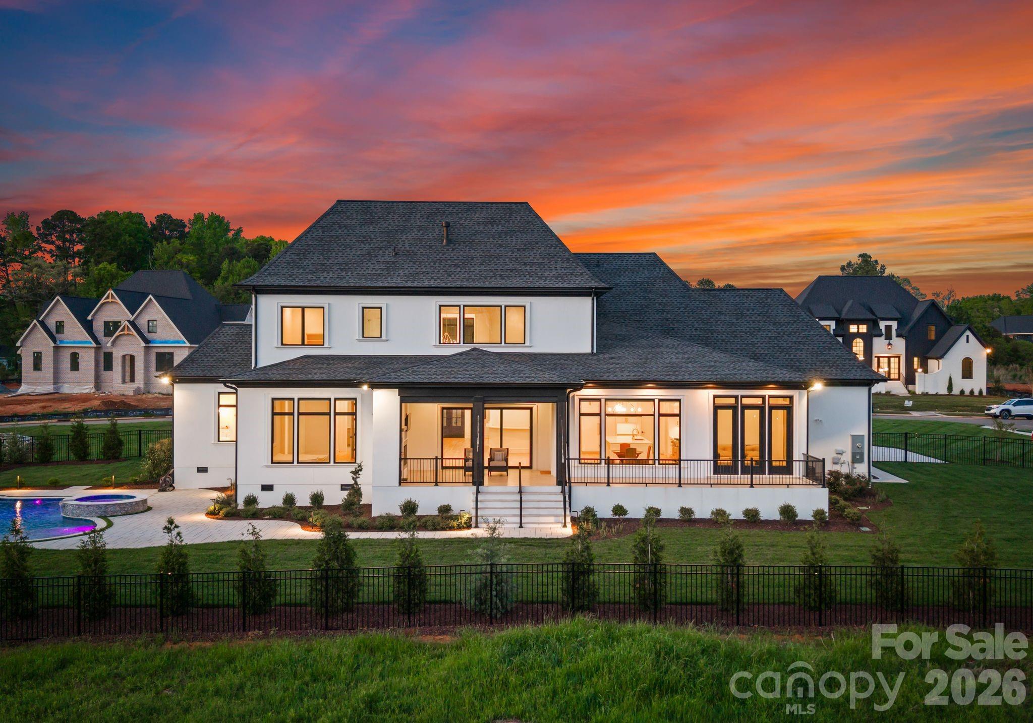TWIN LAKES - Residential