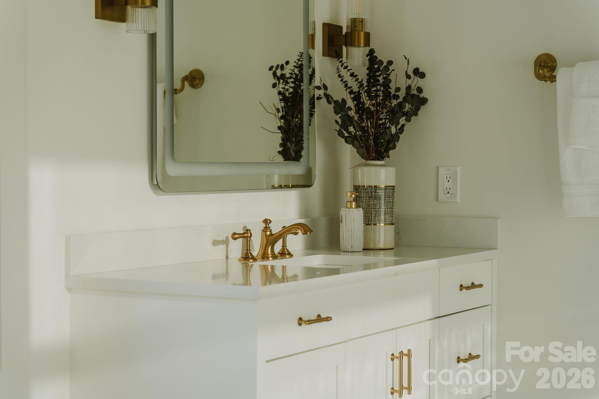 TWIN LAKES - Residential