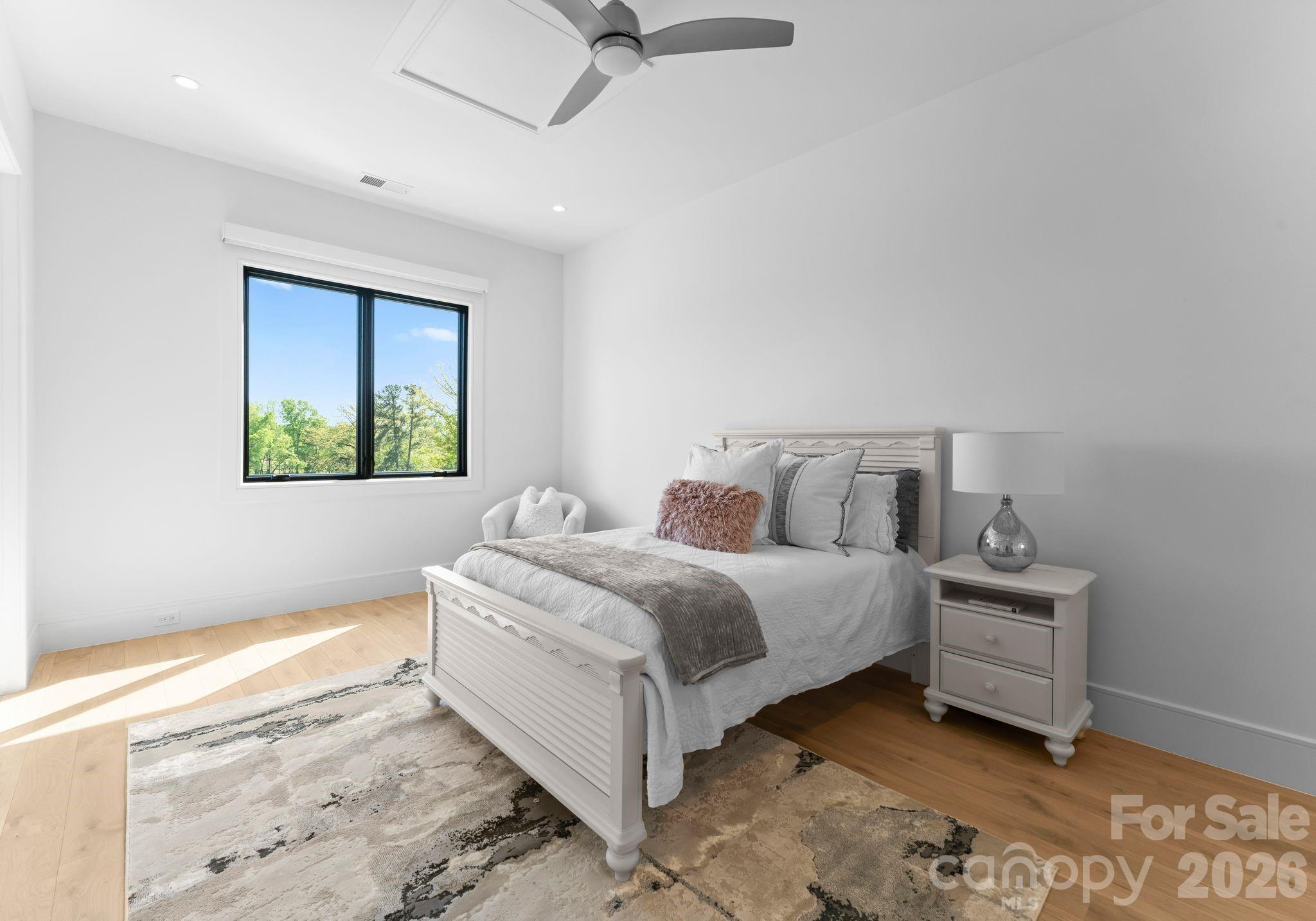 TWIN LAKES - Residential