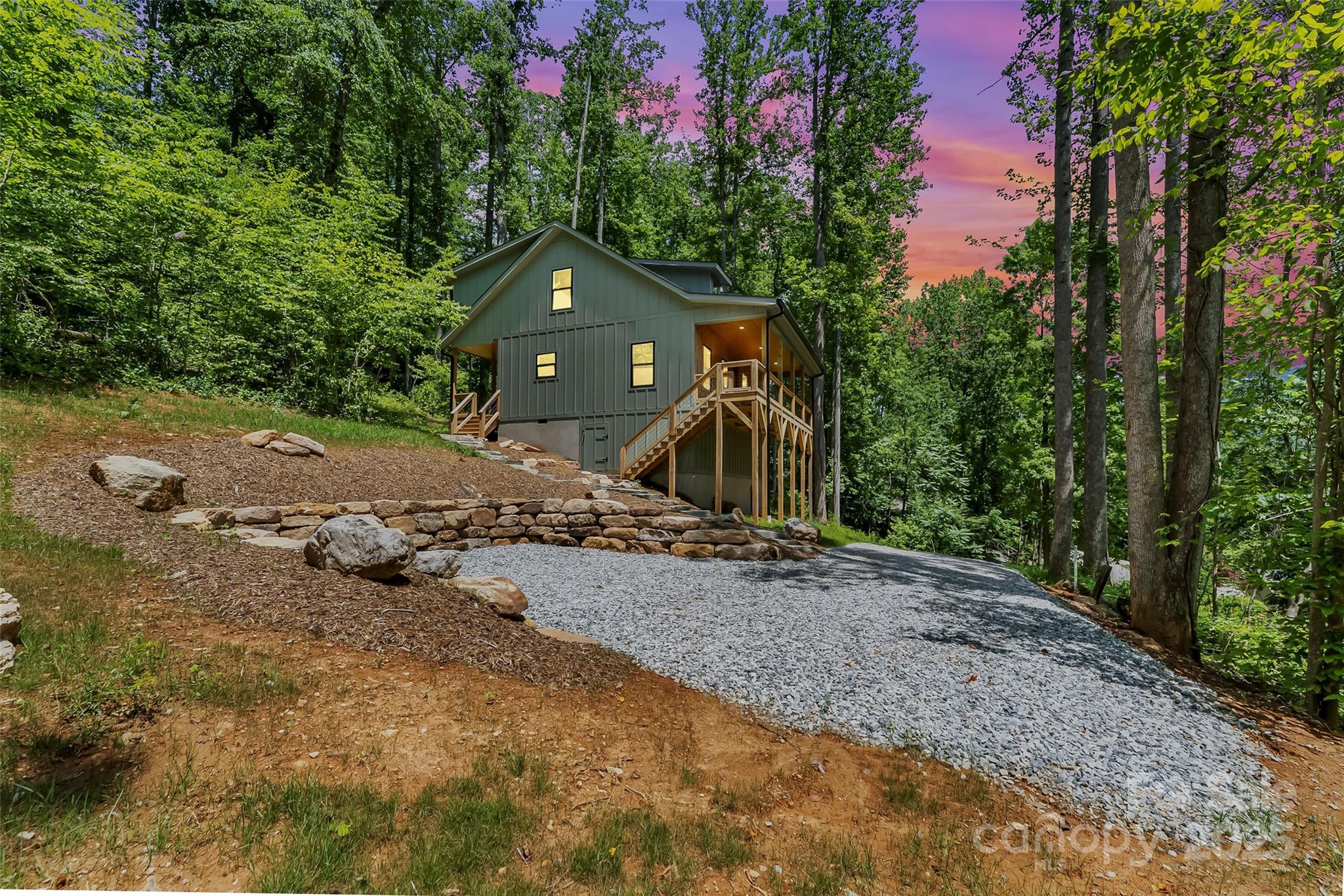511 Blue Ridge Drive N