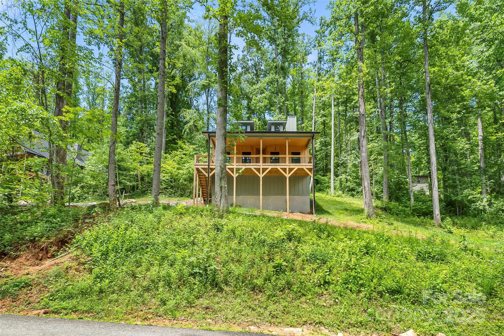 511 Blue Ridge Drive N