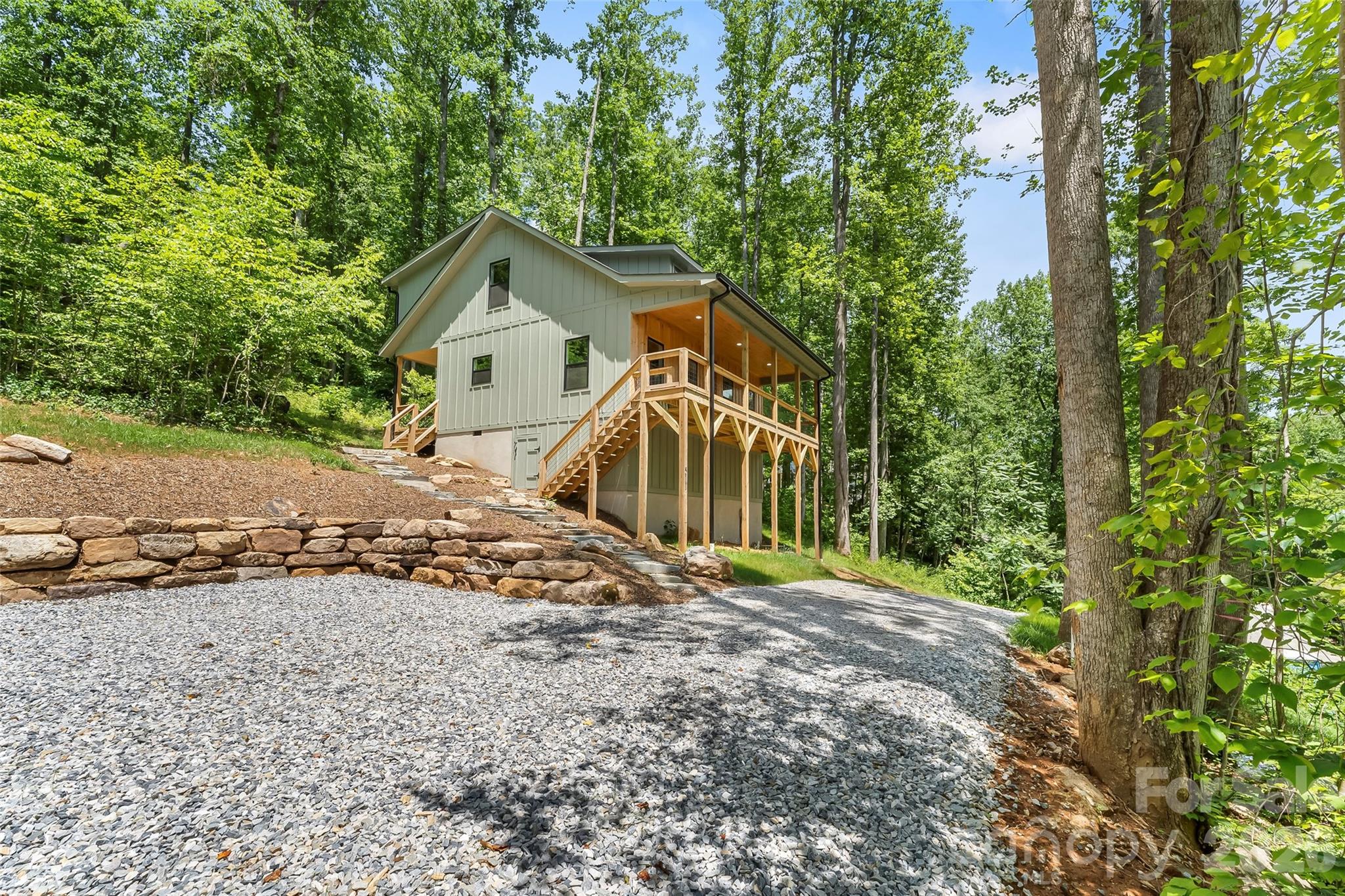 511 Blue Ridge Drive N