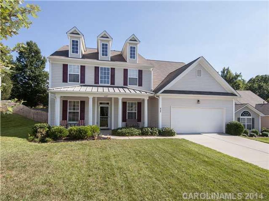 Fabulous home in cul-de-sac! Absolutely immaculate! Hardwoods on main, 2 story GR. Spacious kitchen w/ SS appliance and breakfast room. Kitchen with granite. Terrific screened porch over looking private, wooded back yard. Gracious master w/walk in closet. Bonus room with bath. Rocking chair front porch/patio in back. Nice open floorplan. New garage door opener/springs. Seller offering $ 800.00 to paint 2 rooms/vendor in place.