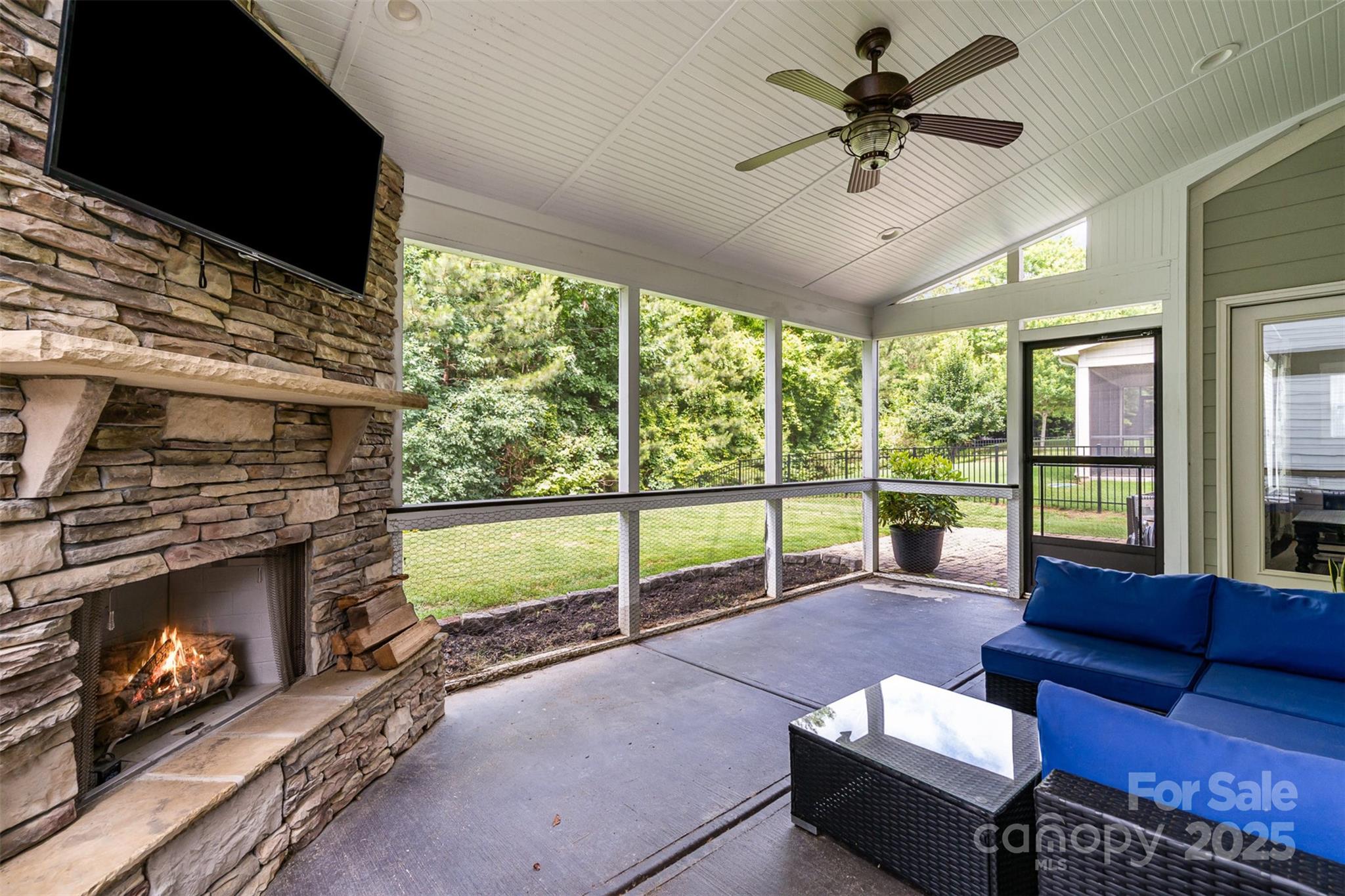 2201 Bluebell Way