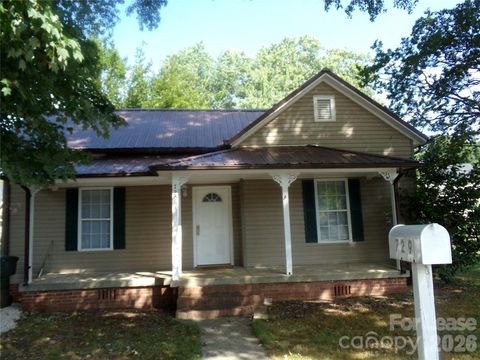 Photo of 729 Spruce Street, Mooresville, NC 28115 (MLS # 4366208)