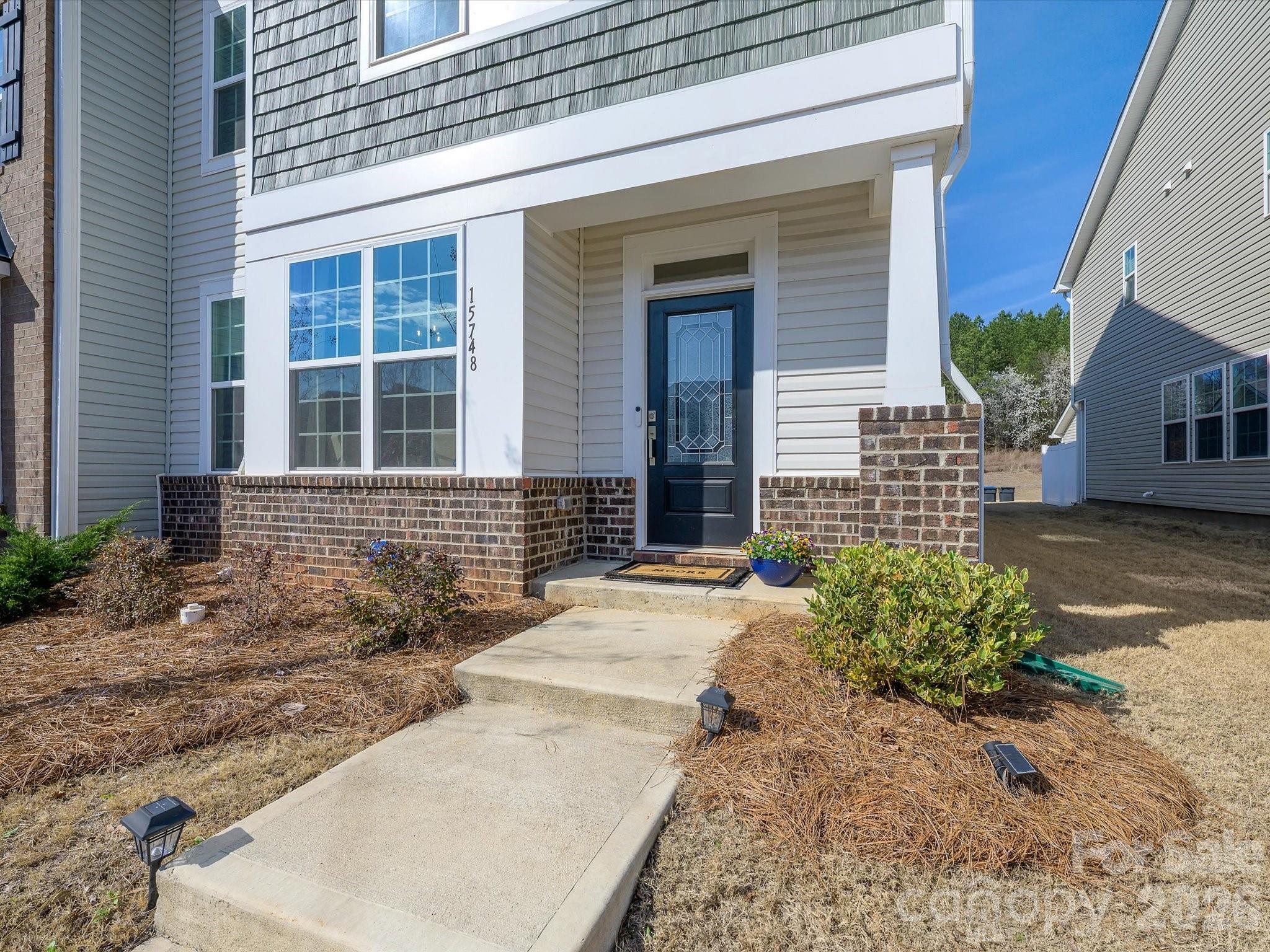 15748 Country House Street