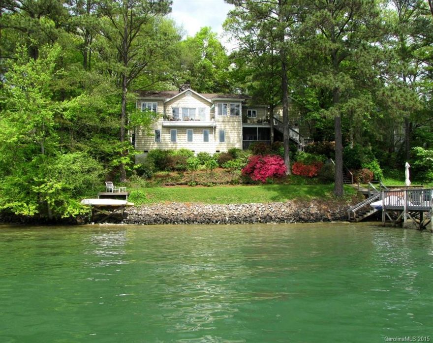 Main channel Lake Wylie w/fabulous views and spectacular sunsets. This is the home you have been waiting to hit the market! Open GR w/stone fireplace, formal dining, eat in kitchen w/granite, stainless and sunroom. Main Master w/sunroom, jacuzzi, steam mist shower. 3 lower level bedrooms overlooking lake, study with built-ins, rec room, screen porch. 2 main level decks-16x16 dock and 12x12 floating dock, covered boat shelter with 3500 lb. power lift, rip rap, lake irrigation & 2 car garage.