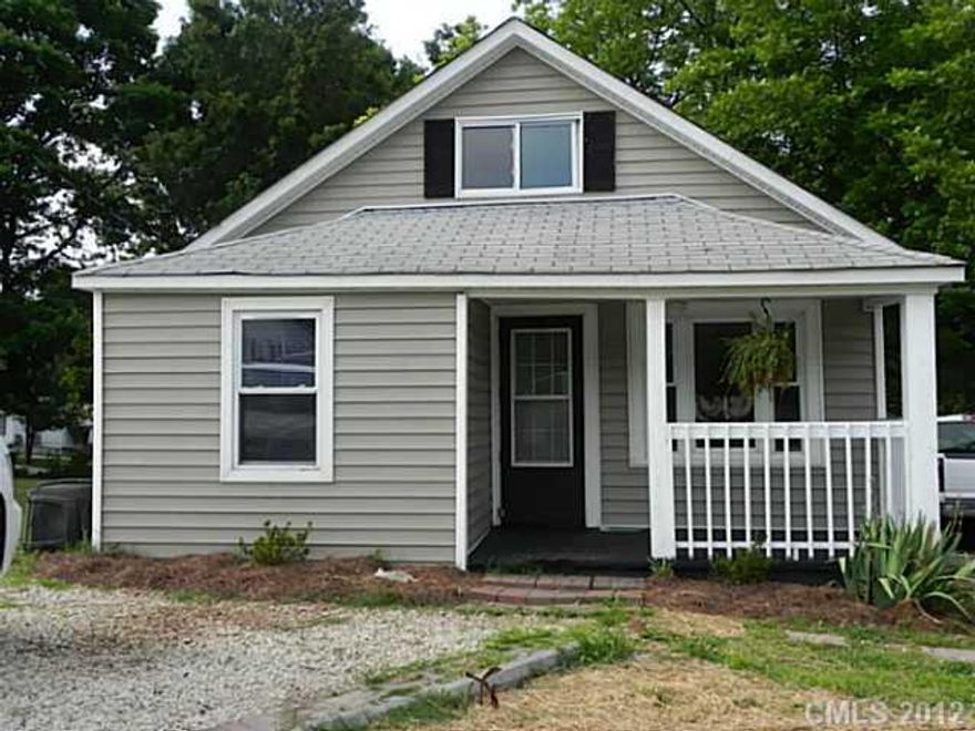 INVESTMENT PROPERTY REFURBISHED==TENANT IN PLACE==PAYING $600.RENT PER MONTH==NEW CARPET AND PAINT